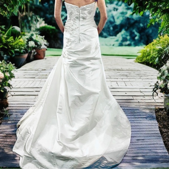 David’s Bridal White Strapless Beaded A-Line Wedding Dress Size 2 Bridal Gown - Picture 9 of 12